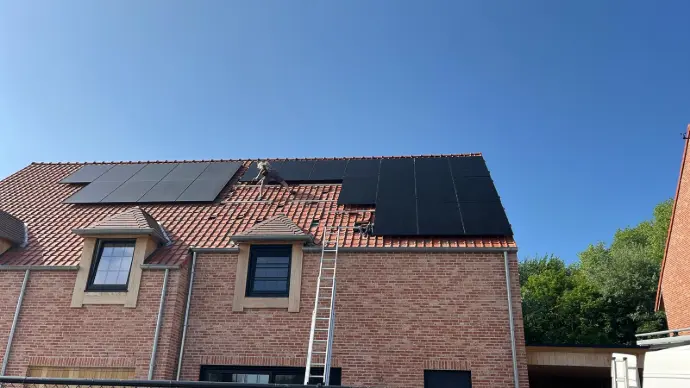 Installation panneaux solaires sur toiture à Bruxelles